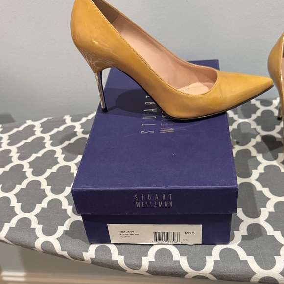 Stuart Weitzman Yellow Pointed Heels - Picture 3 of 6